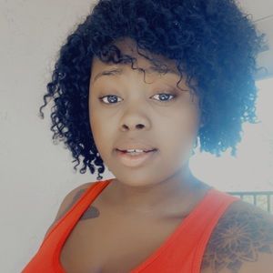 Meet your Posher, Vanessa